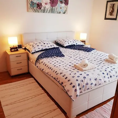 Ante Apartment *