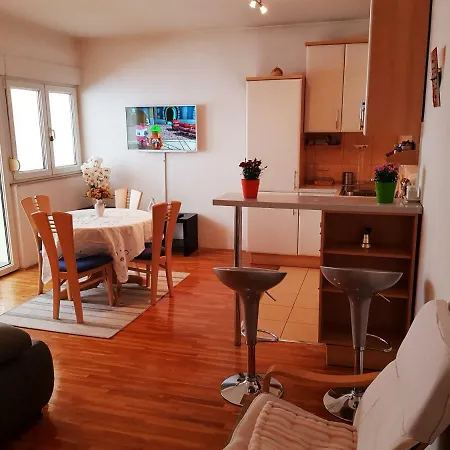 Apartment Ante Split