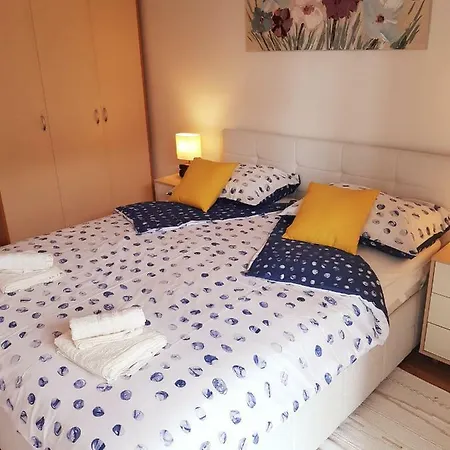 Ante Apartment *
